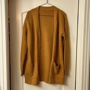 Mustard cardigan, size small. Never worn. Great condition